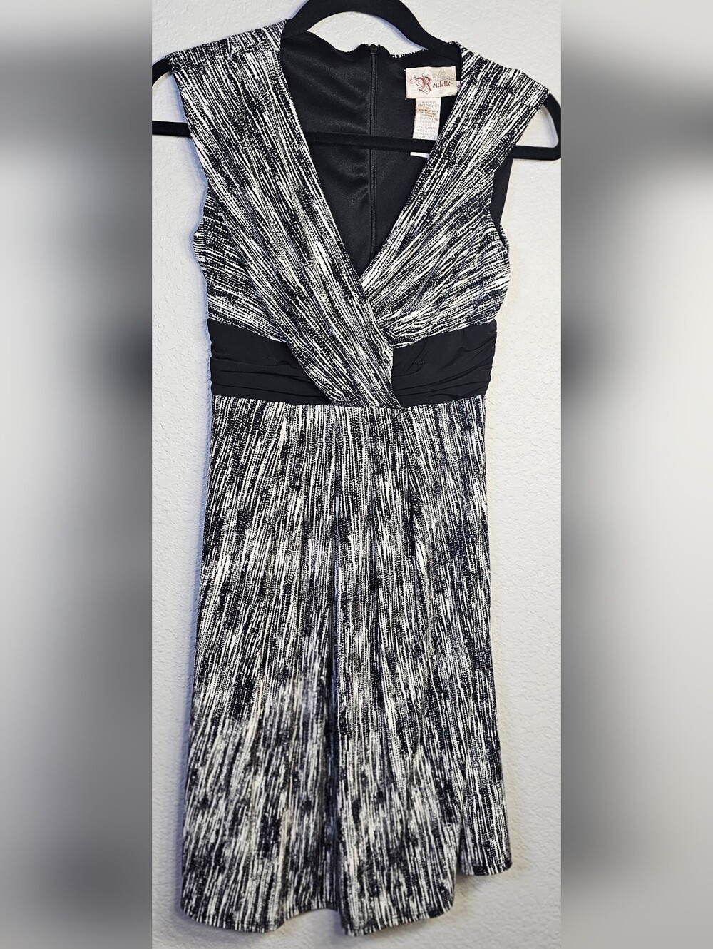 Roulette Black & White Abstract Print Faux Wrap Dress Size 4 Career Cocktail